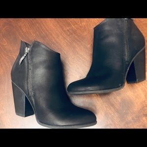 WOMENS BLACK BOOTIES